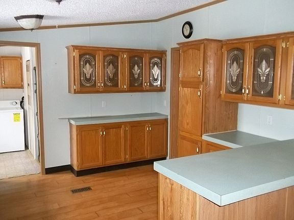 3rd image of 559 Rockview Dr