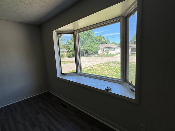 3rd image of 719 W 12th St