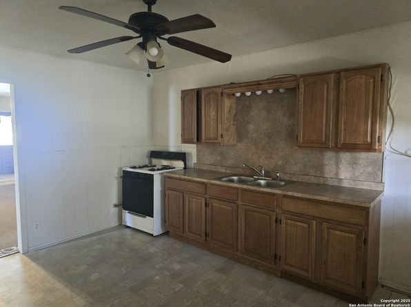 san-antonio-texas-169112895 picture