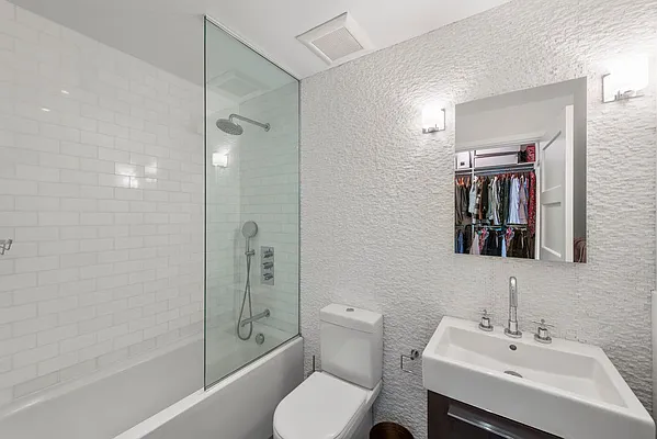 Sold by Nest Seekers International | media 13