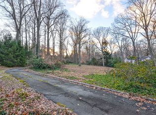 33 Countryside Dr, Summit, NJ 07901