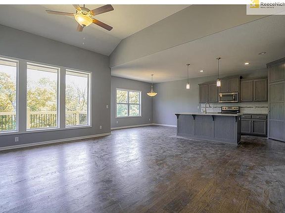 4th image of 707 SW Joseph Cir