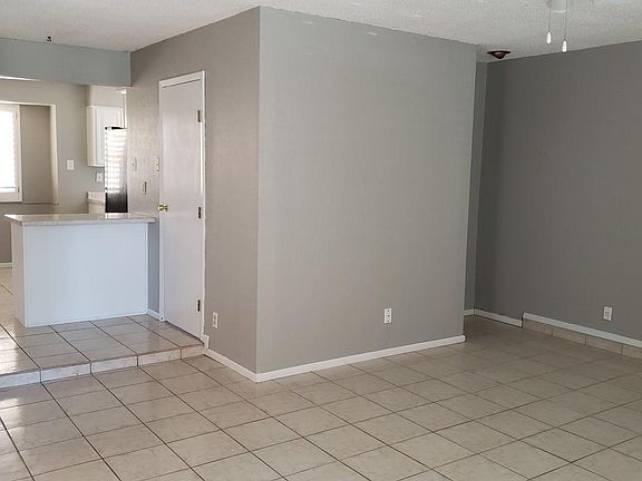 4th image of 2836 Beachcomber Dr