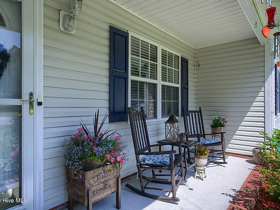4th image of 613 Walnut Drive