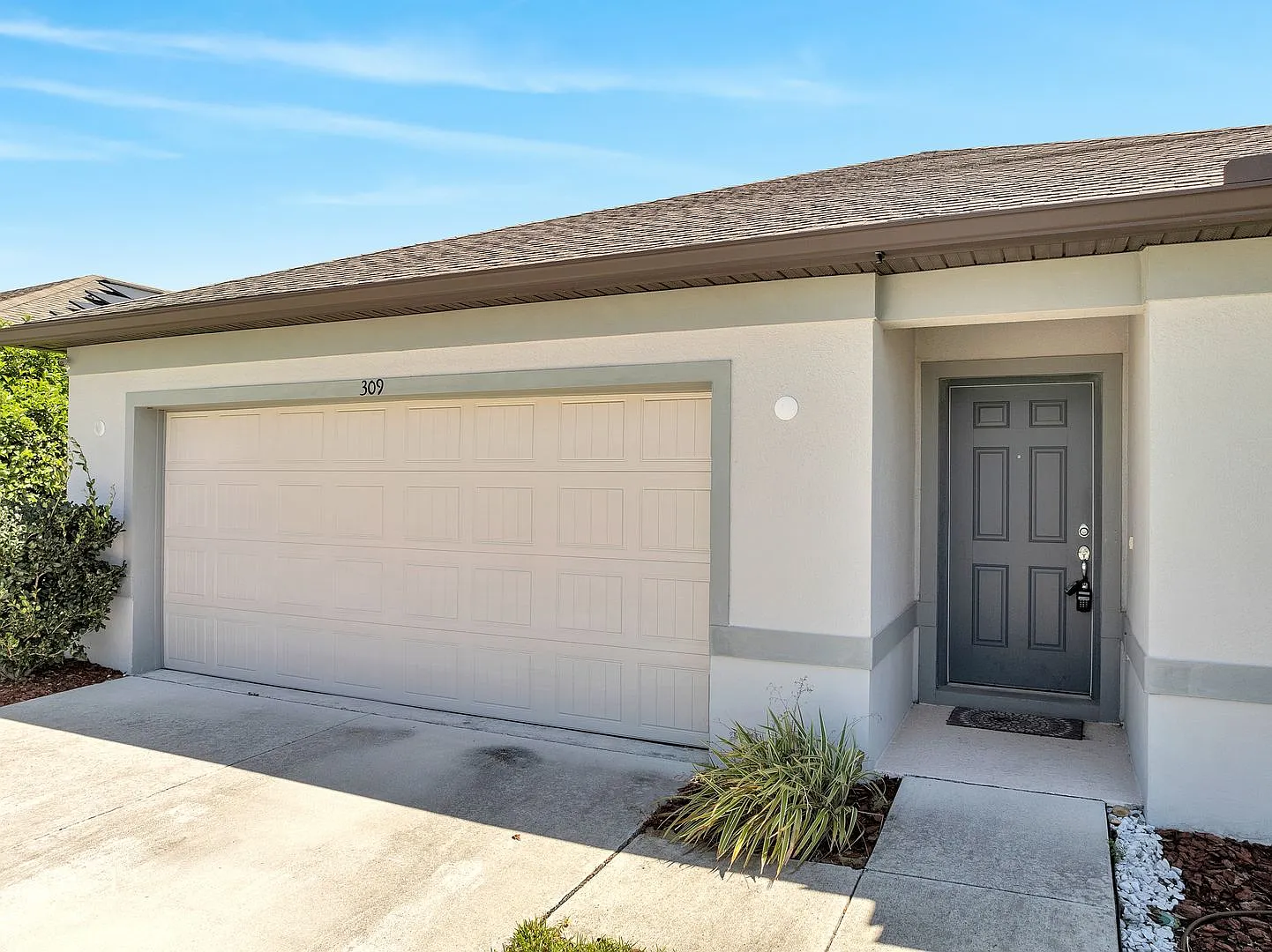 Lovely 4/2 in Davenport! Available now! — Photo 4