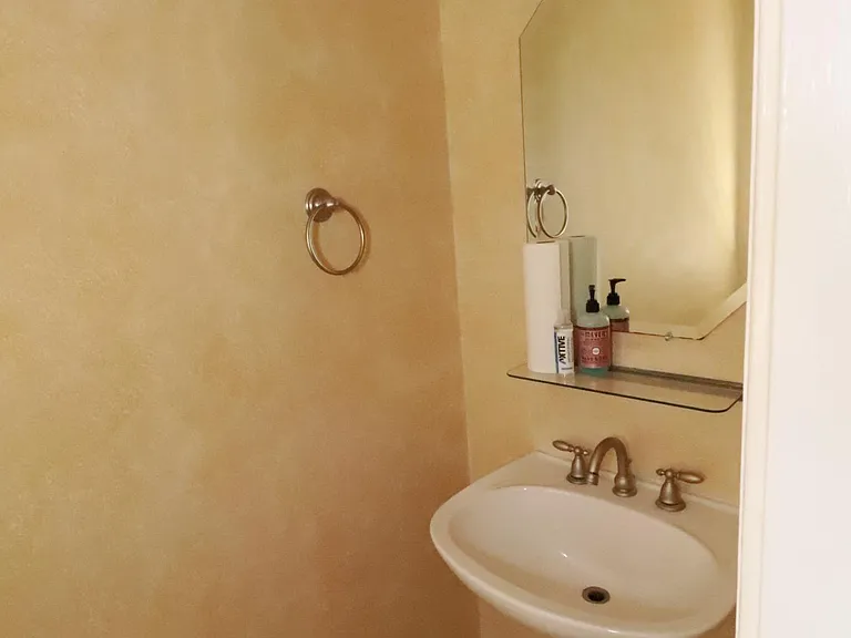 1/2 bath