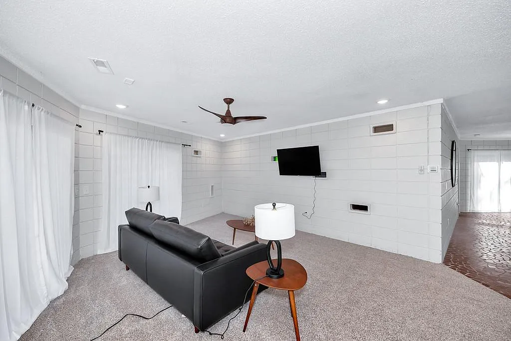 4 bed, 2108 sqft, $2,700 — Photo 3