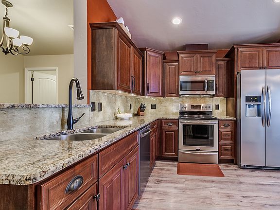 5th image of 15609 Ivy Hill Dr