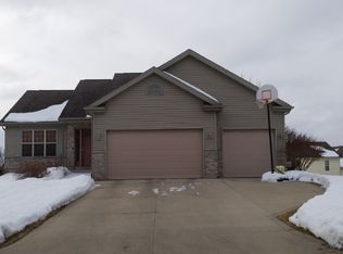 3211 Bookham Dr, Sun Prairie, WI 53590