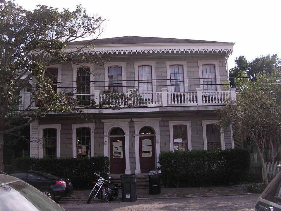 1st image of 1022 Race St APT 3