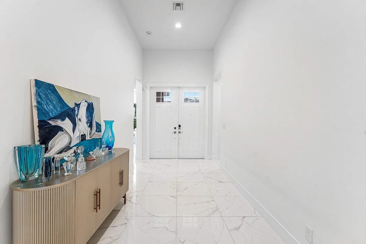 Building Photo - 9256 Crestview Cir