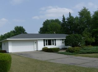 1550 Ojibwa Ln, Plover, WI 54467
