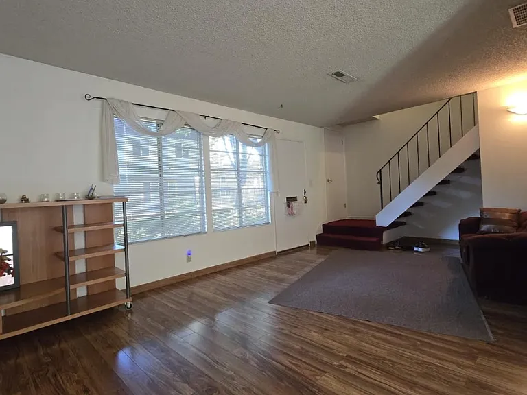Spacious Livingroom