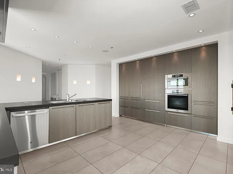 100 Harborview Dr #1901 — Photo 23