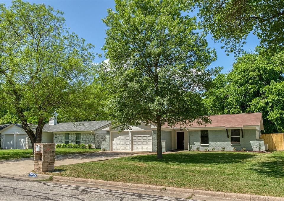 1st image of 355 W Lakeview Cir
