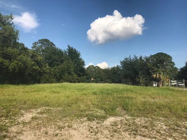 2010 Chicot St, Pascagoula, MS 39581