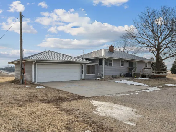 5955 Osage Rd, Waterloo, IA 50703