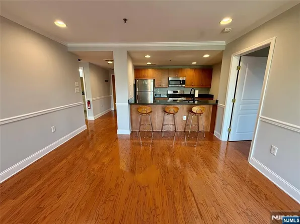 70 Adams St APT 4A, Hoboken, NJ 07030