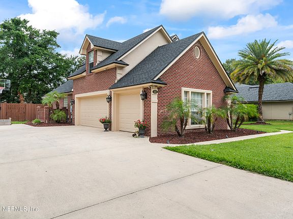 3rd image of 1321 HONEYSUCKLE Drive