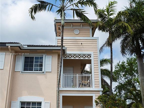 2nd image of 2665 NE 4th St Unit 104