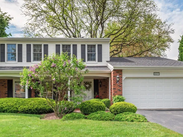 527 Carriage Hill Rd, Naperville, IL 60565