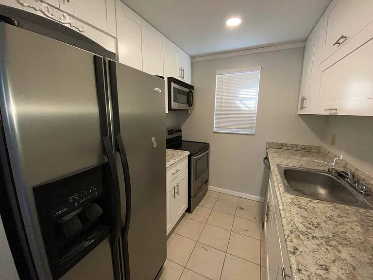 650 SW 2nd Ave #149 — Photo 6