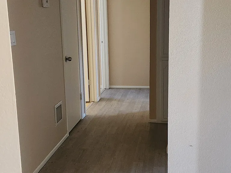 16232 N 47th Ave — Photo 2