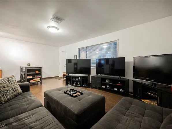 271 Greenbriar Townhouse Way #Townhouse, Las Vegas, NV 89121