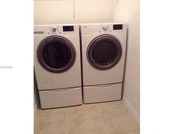 5th image of 19252 NE 9th Pl