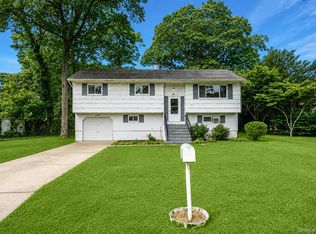 32 Vautrin Avenue, Holtsville, NY 11742