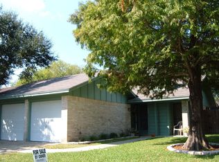 104 Londonderry Dr, Victoria, TX 77901