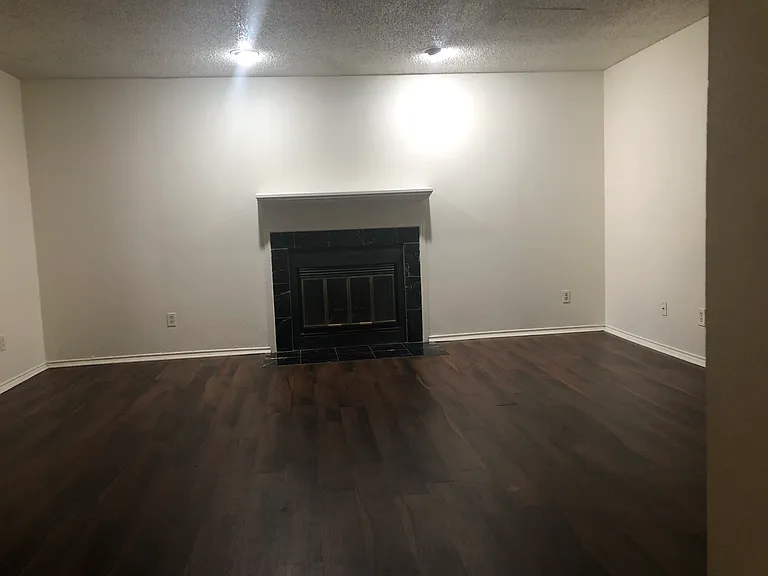 2401 Leon St #106 — Photo 23