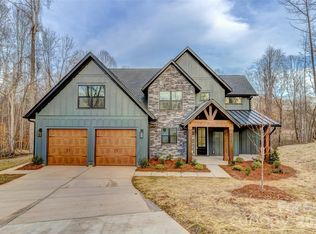 1041 Harrogate Dr, Bessemer City, NC 28016