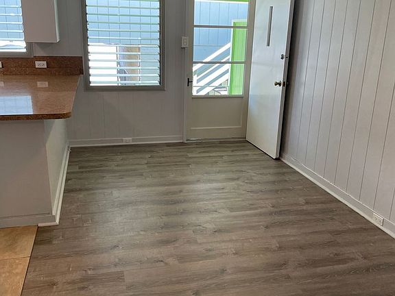 3rd image of 209 Puuhue Pl APT B