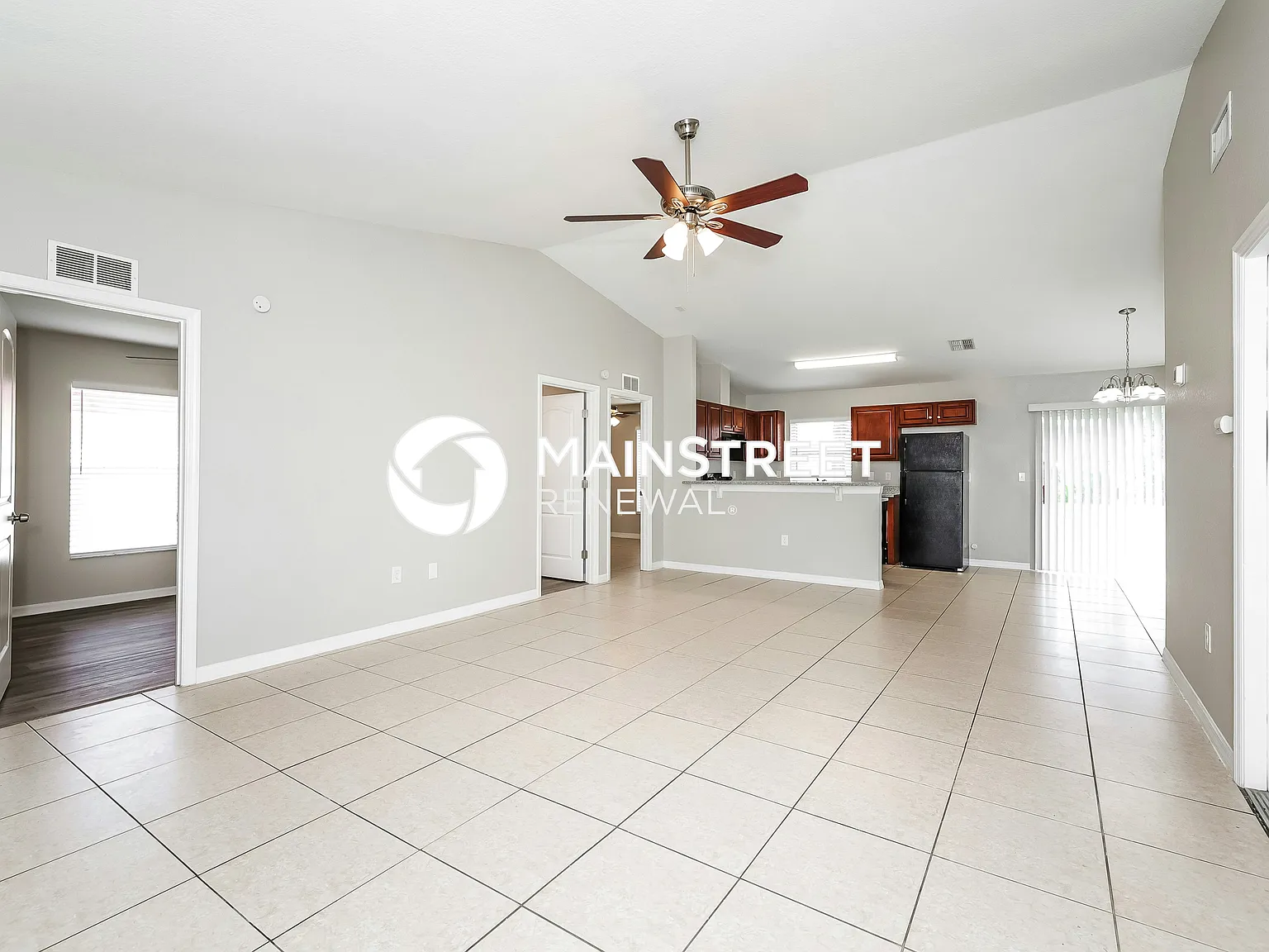 708 Tournament Ln — Photo 2