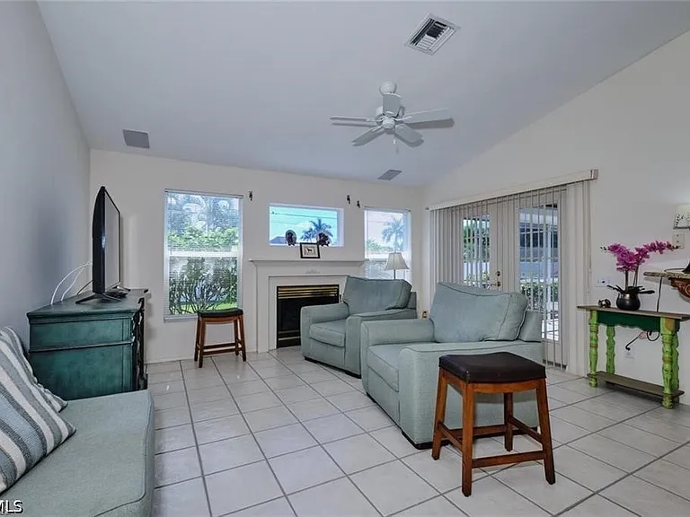 5507 SW 14th Pl — Photo 10