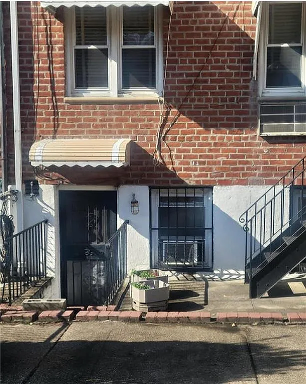 557 E 51st St photo 1