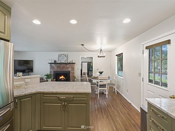 4th image of 23942 Thornwood Pl