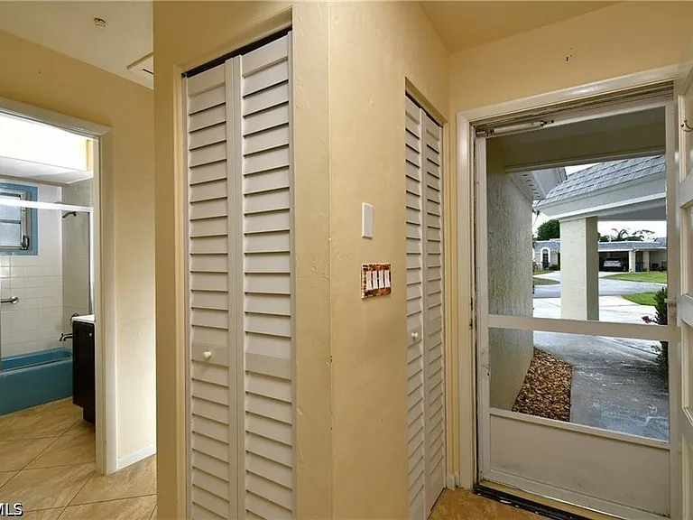 9 Park Lane Cir — Photo 3
