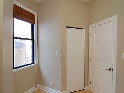 5th image of 917 N Damen Ave #F