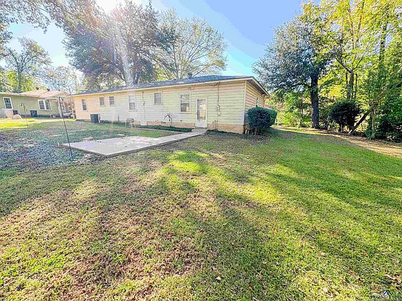 2nd image of 215 Oxford Ln