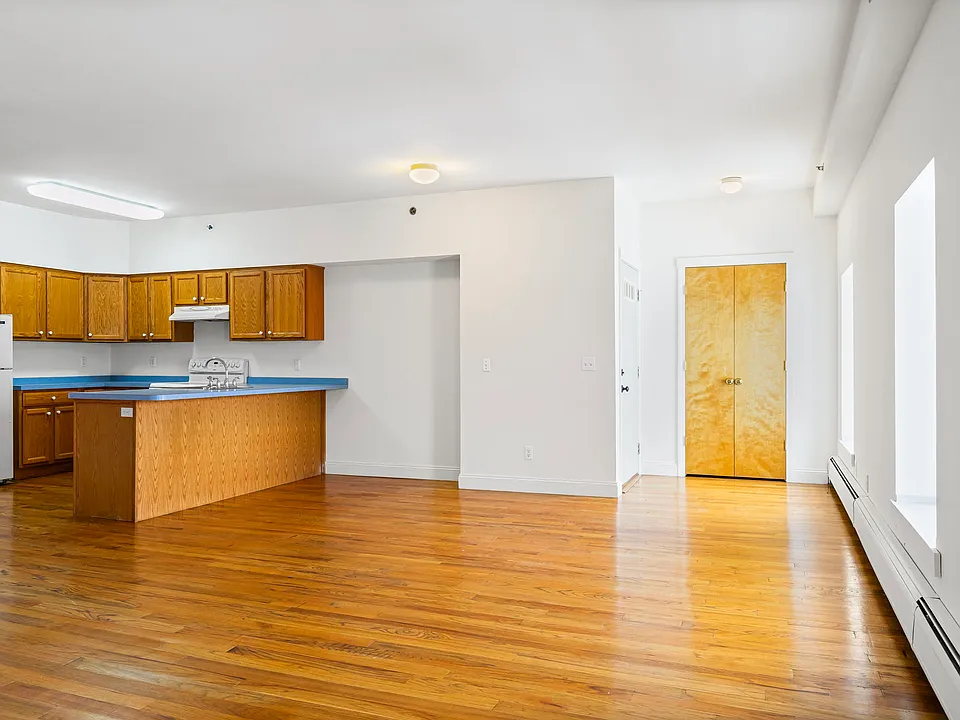 96 S Main St #3A