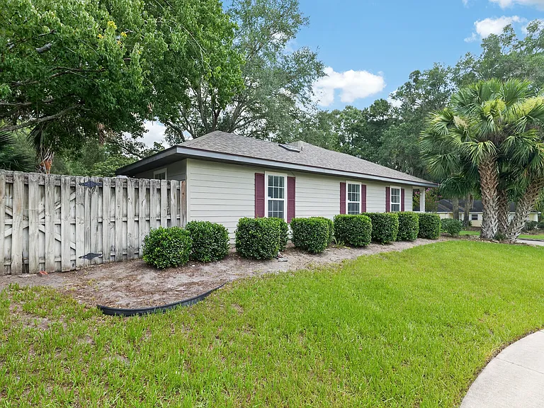 8038 SW 67th Rd — Photo 48