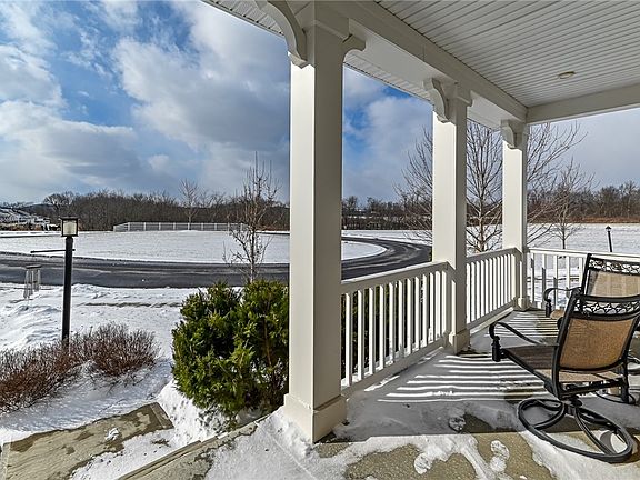 4th image of 429 Joseph Dr