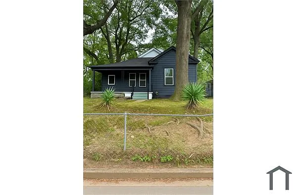 Building Photo - 125 E McKellar Ave
