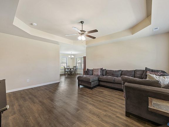 5th image of 140 Chestnut Cv