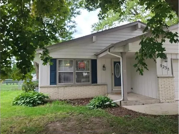 1231 School DRIVE, Waukesha, WI 53189