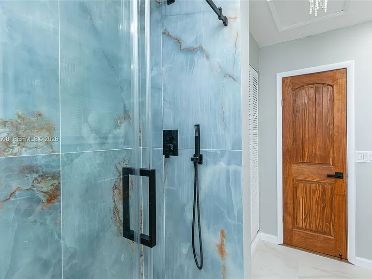 1507 Harding St — Photo 10