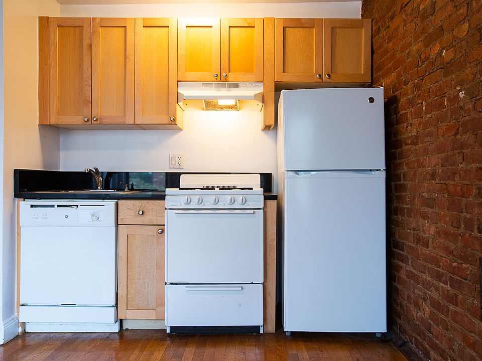 2nd image of 225 Berkeley Pl APT 4R
