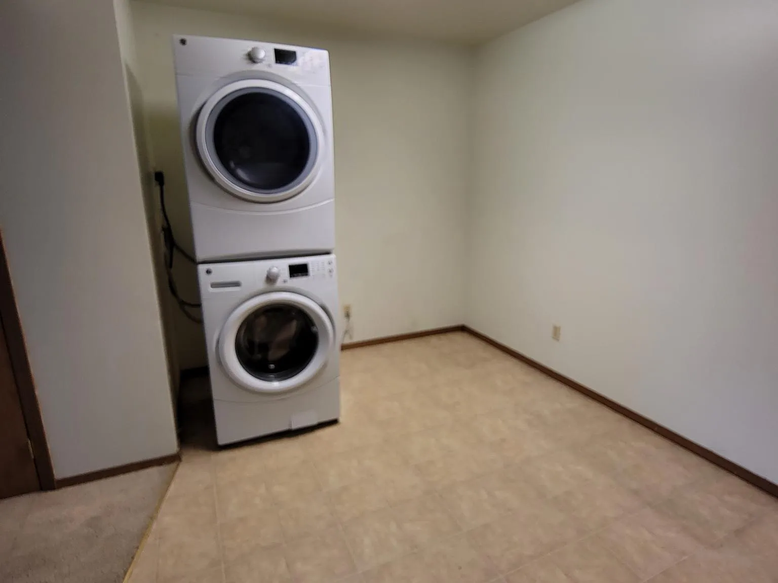 3 bed, 1.5 bath, 1200 sqft, $975 — Photo 2